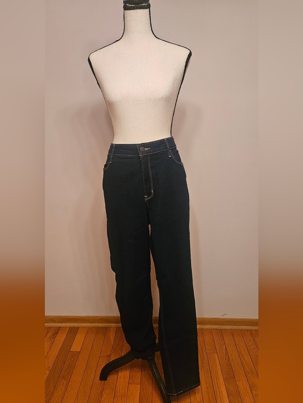 Old Navy High-Waisted Wow Straight Ankle Jeans in Dark Wash, size 14 Long